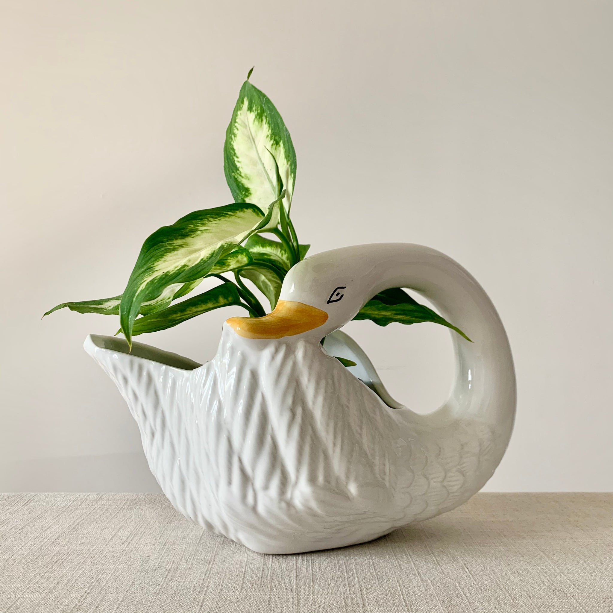 Swan flowerpot