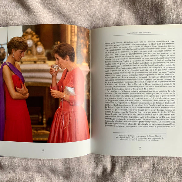 Book - Elizabeth R - Images and realities of a monarchy